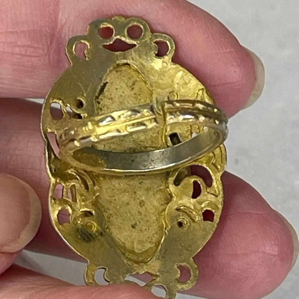 Vintage size 6.5 filigree striped cabochon stone ring.